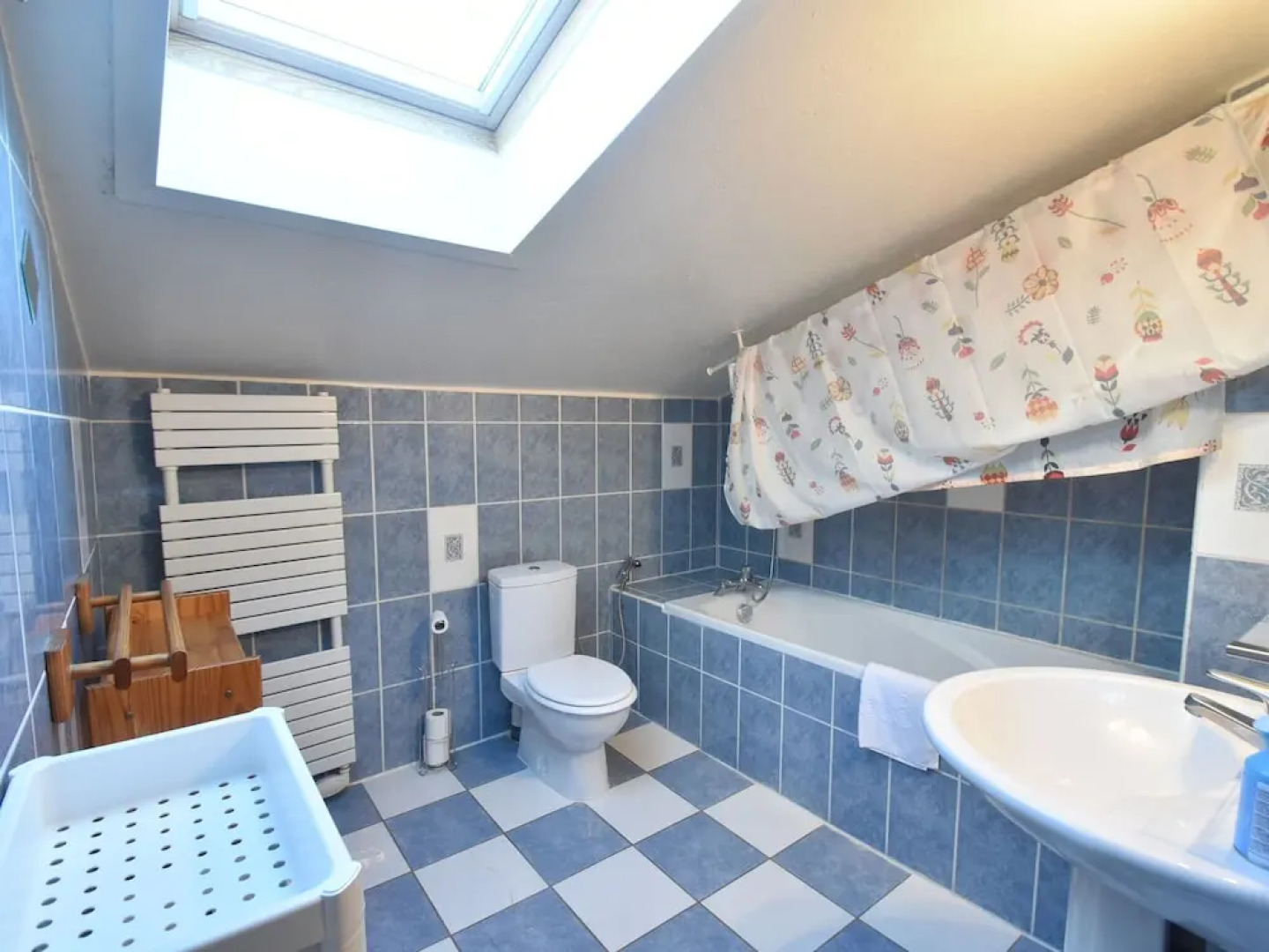 Modern Chalet in Bayeux With Garden