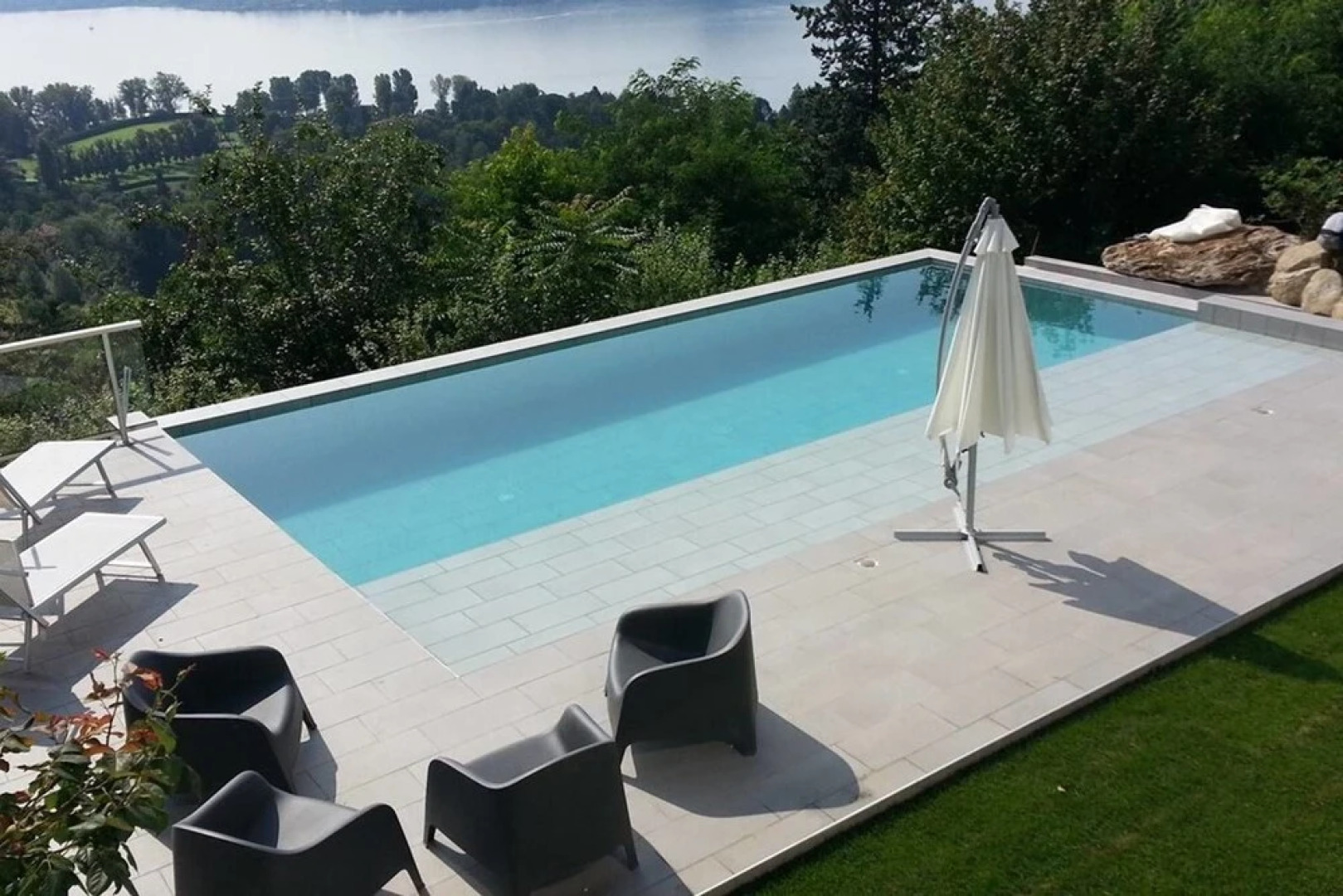 Stunning Family Friendly Italian Lakes 3 bed Villa With Pool, Wifi, Bbq, Lake Views