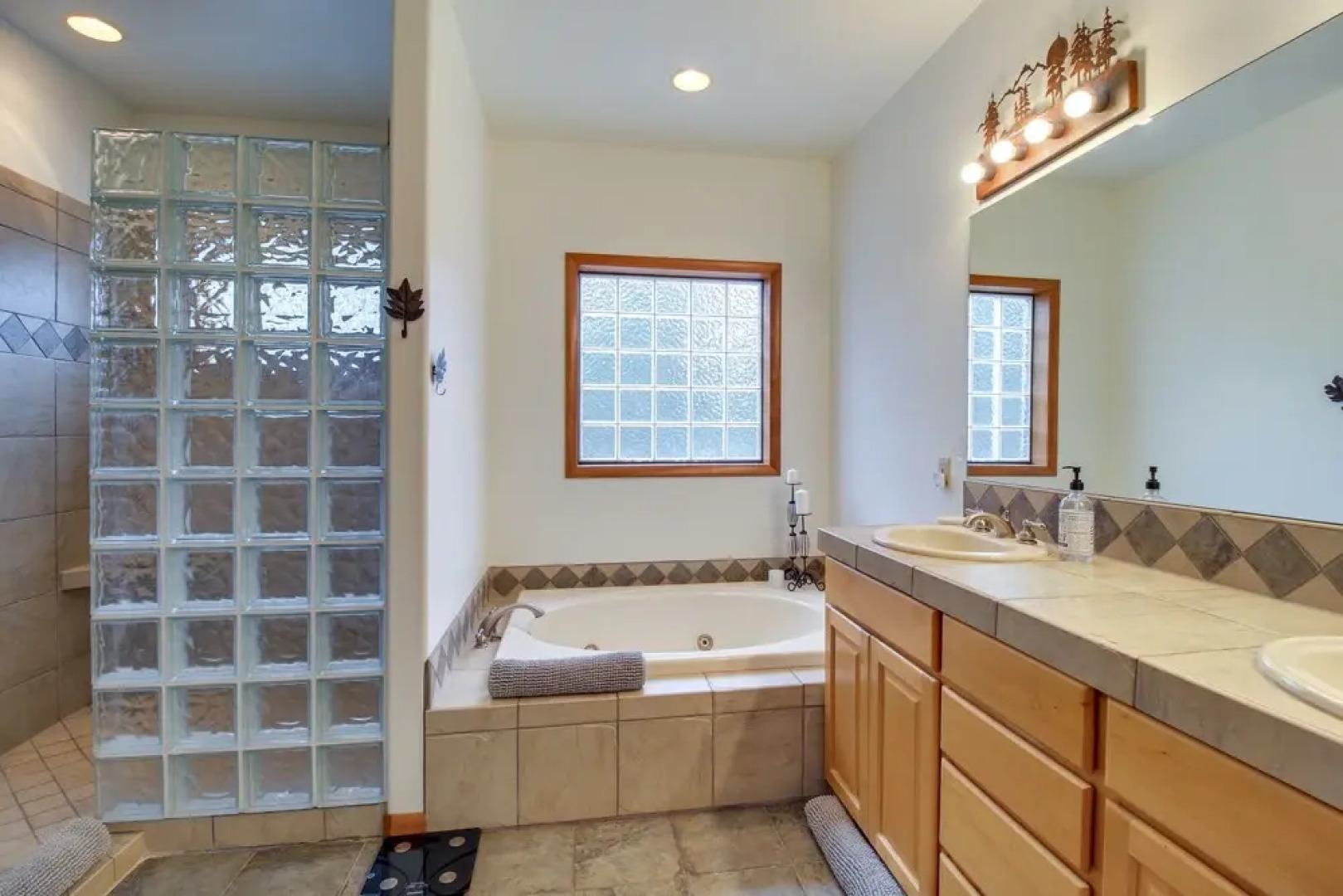 Show Low Home ~ 4 Mi to Fool Hollow Lake!