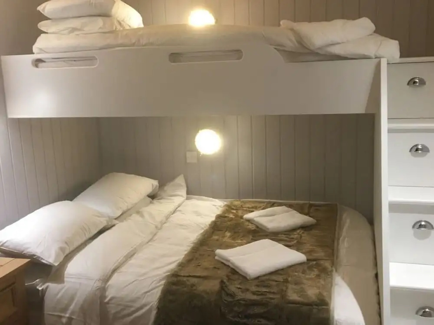 Secret Lodge by Cardiff Holiday Homes