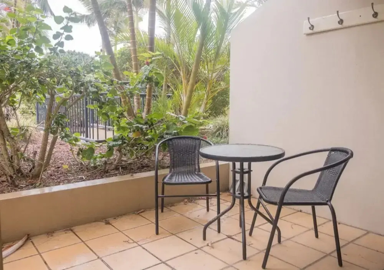 Beach Resort Ground Unit With Parking