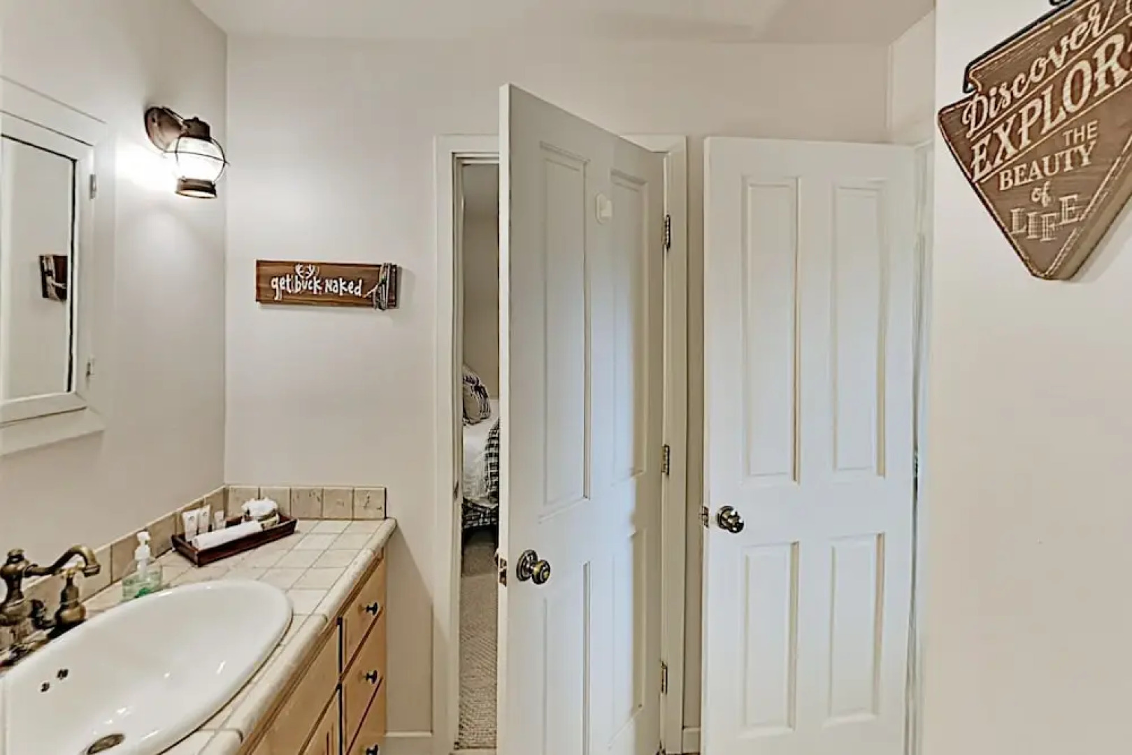 Bearfoot Lodge - Lake-view Escape W/ Private Decks 4 Bedroom Home