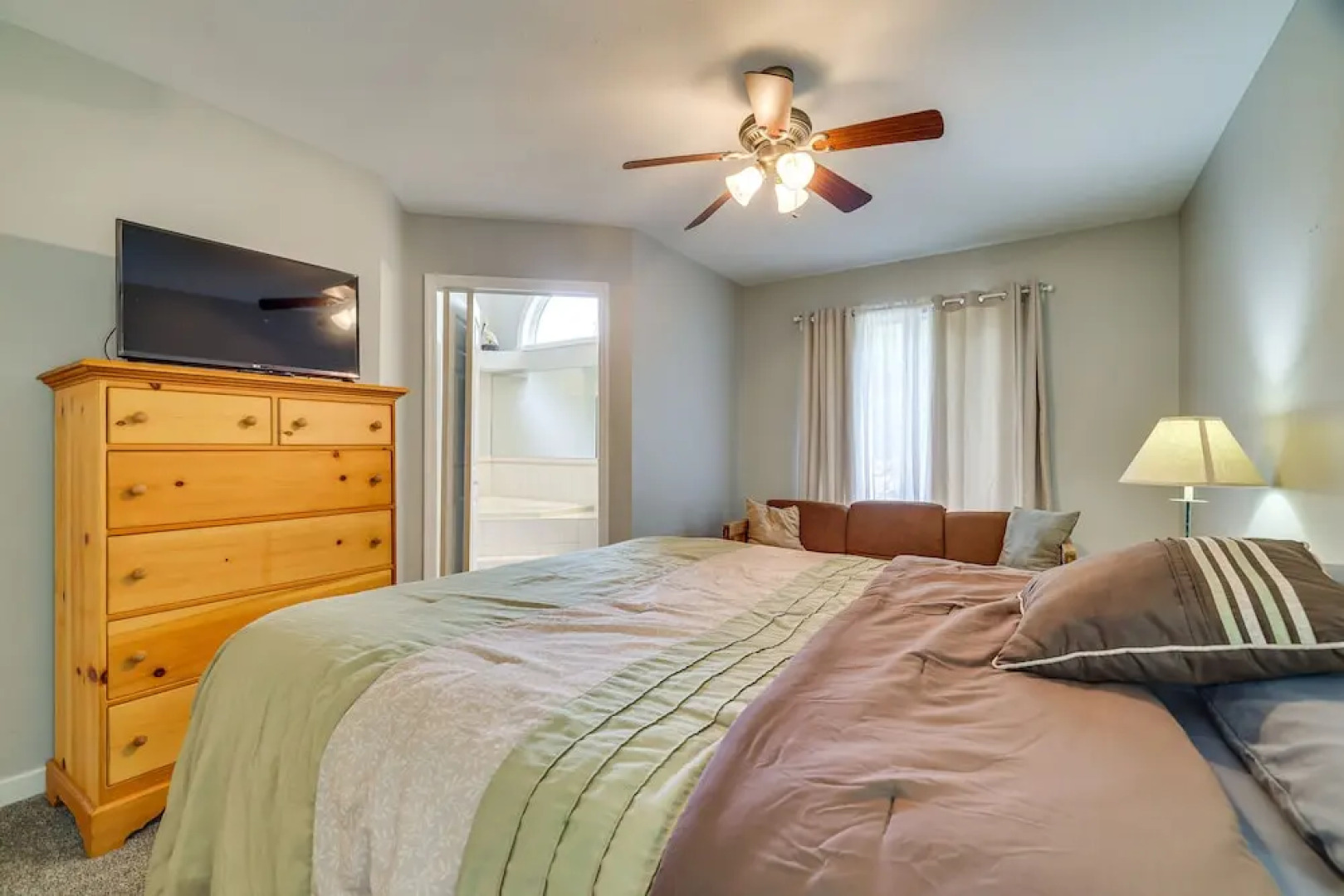 Deck & Pool Access: Lake Harmony Home!