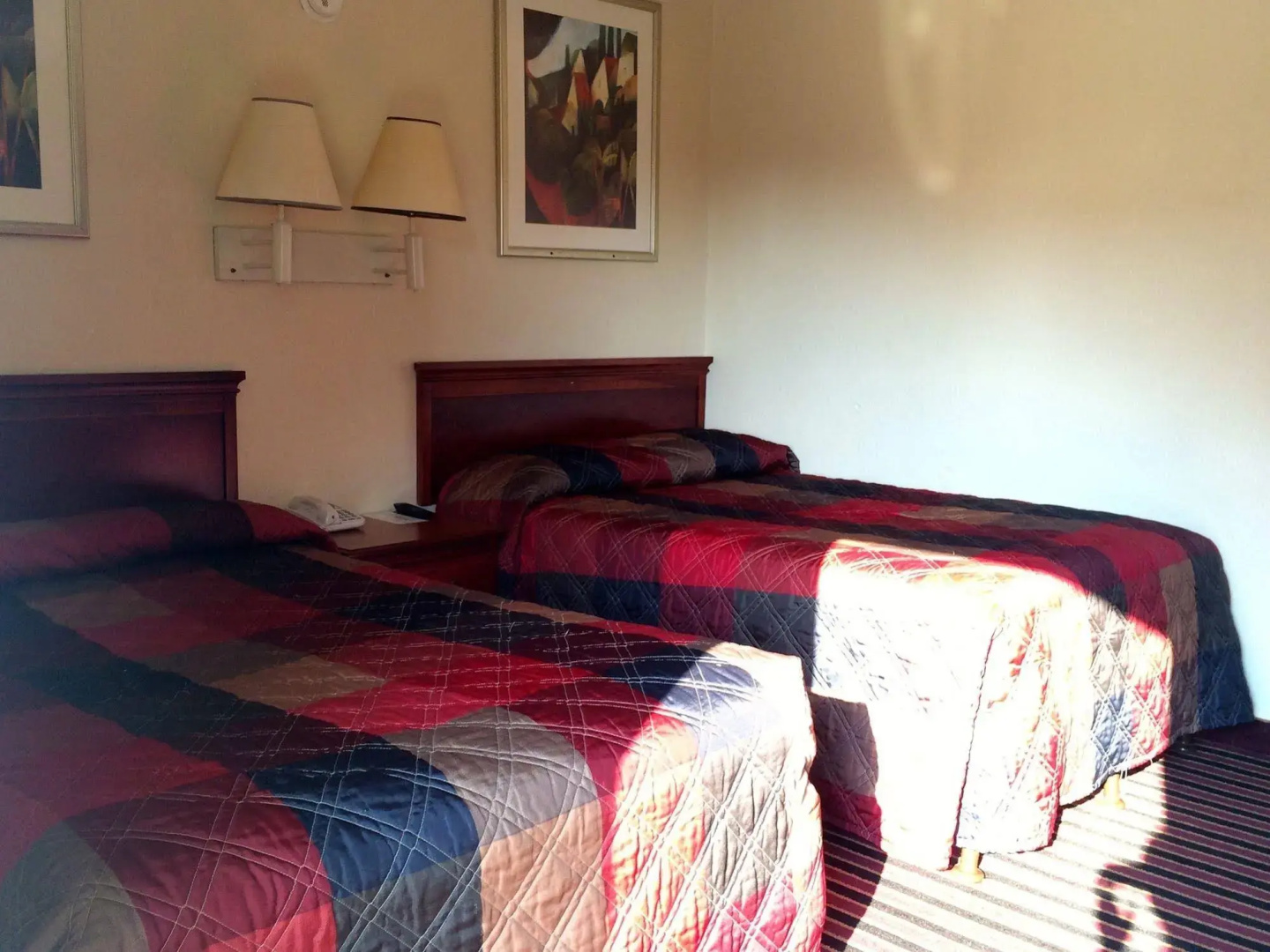 Red Carpet Inn - Opelika