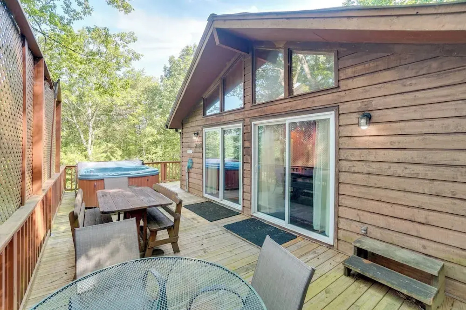 Private Hot Tub & Game Room: Cleveland Getaway