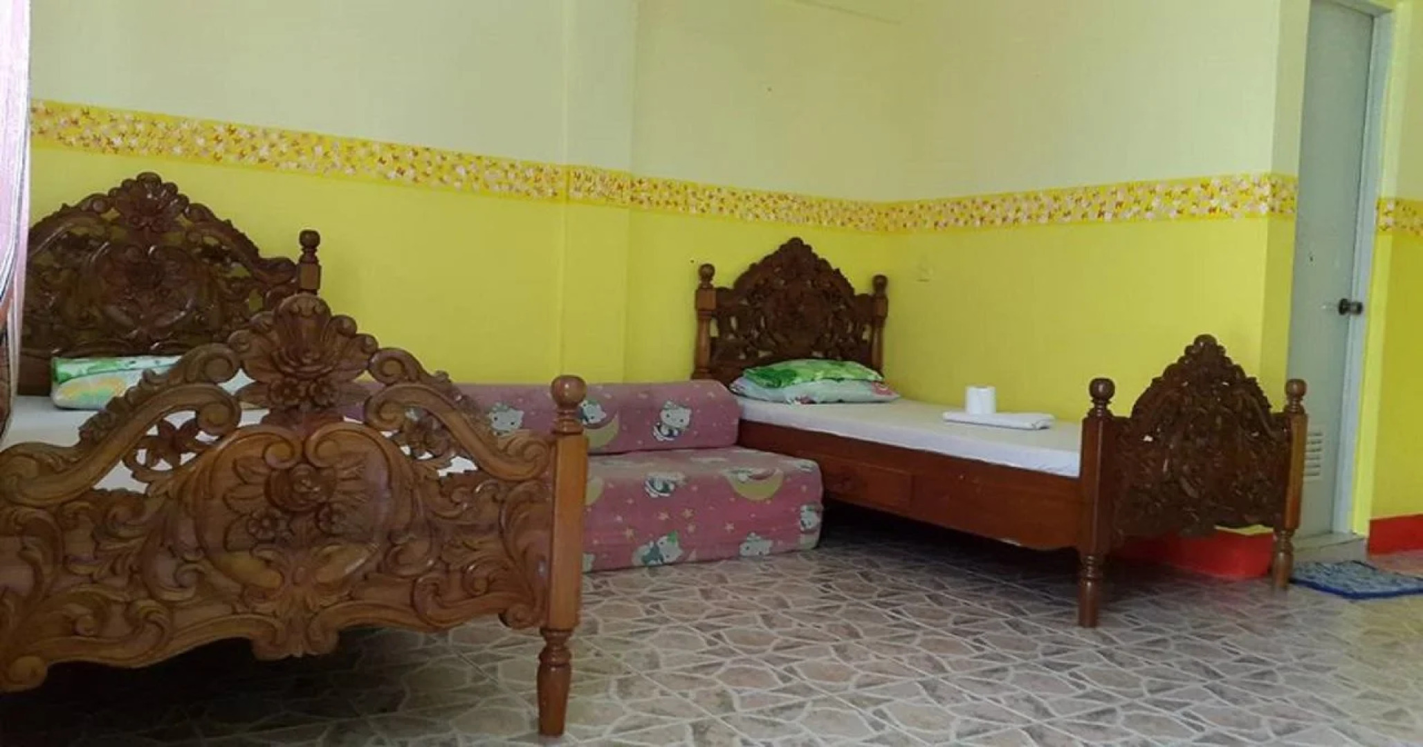 RedDoorz @ White Castle Beach Resort Iba Zambales - Vaccinated Staff