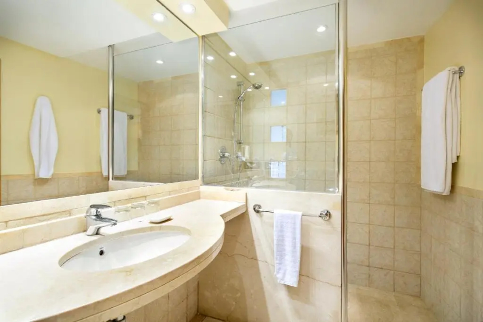 Robinson Cala Serena