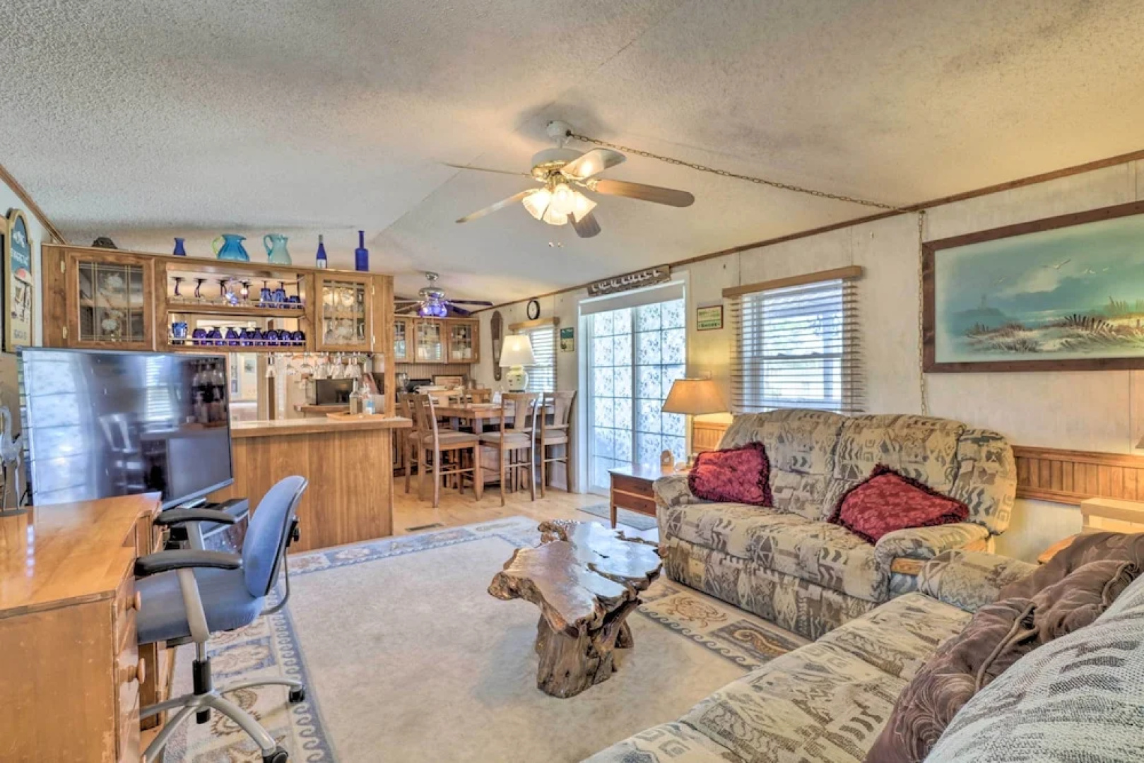 Quaint Chincoteague Island Hideaway w/ 2 Porches!