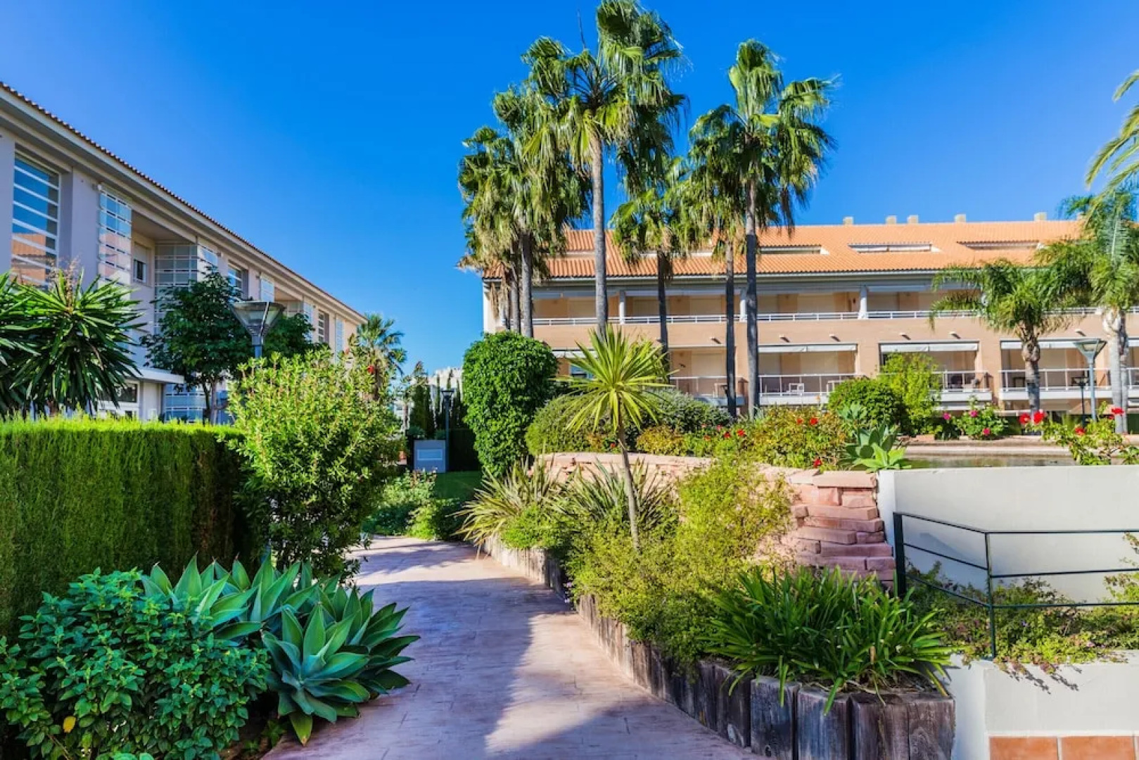 Duplex Deluxe Golden Gardens