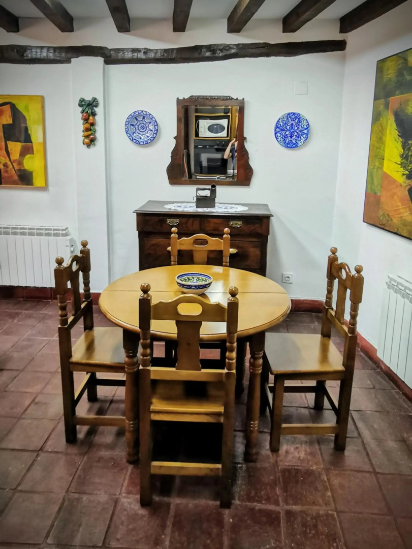 Casa independiente y completa con una habitación "Venta de Cidones"