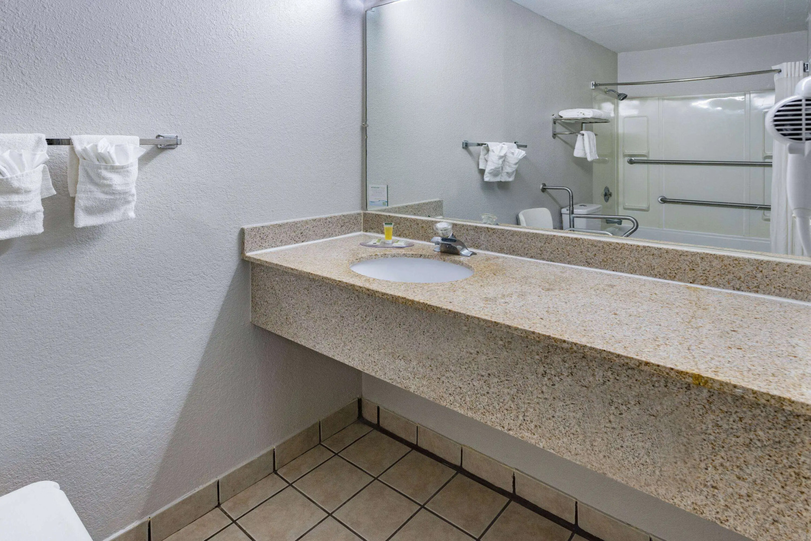 Days Inn by Wyndham Spartanburg Waccamaw