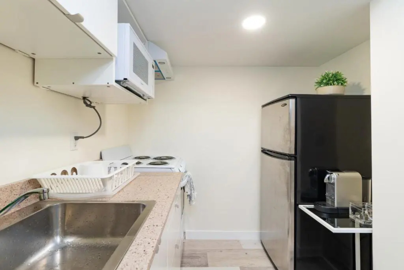 Beautiful 2BR Suite in central West Vancouver