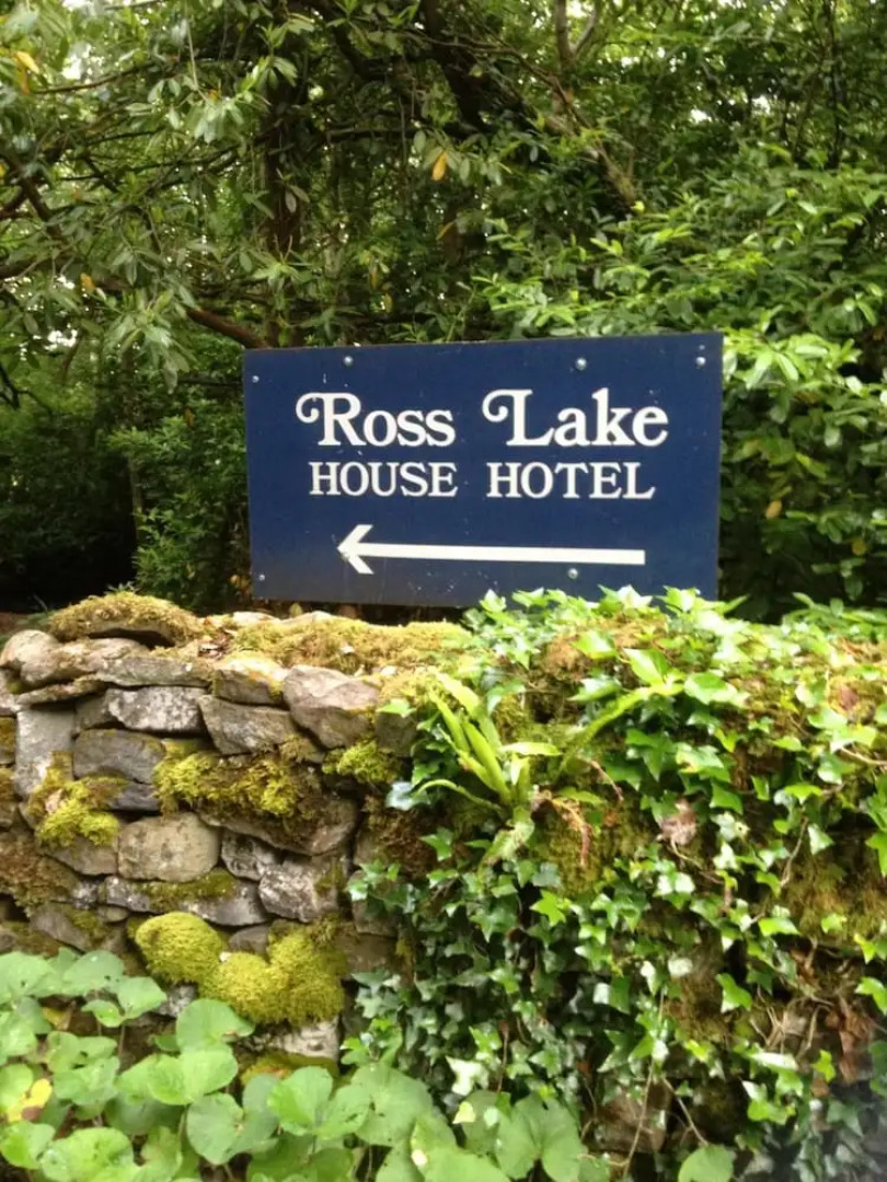 Ross Lake House Hotel