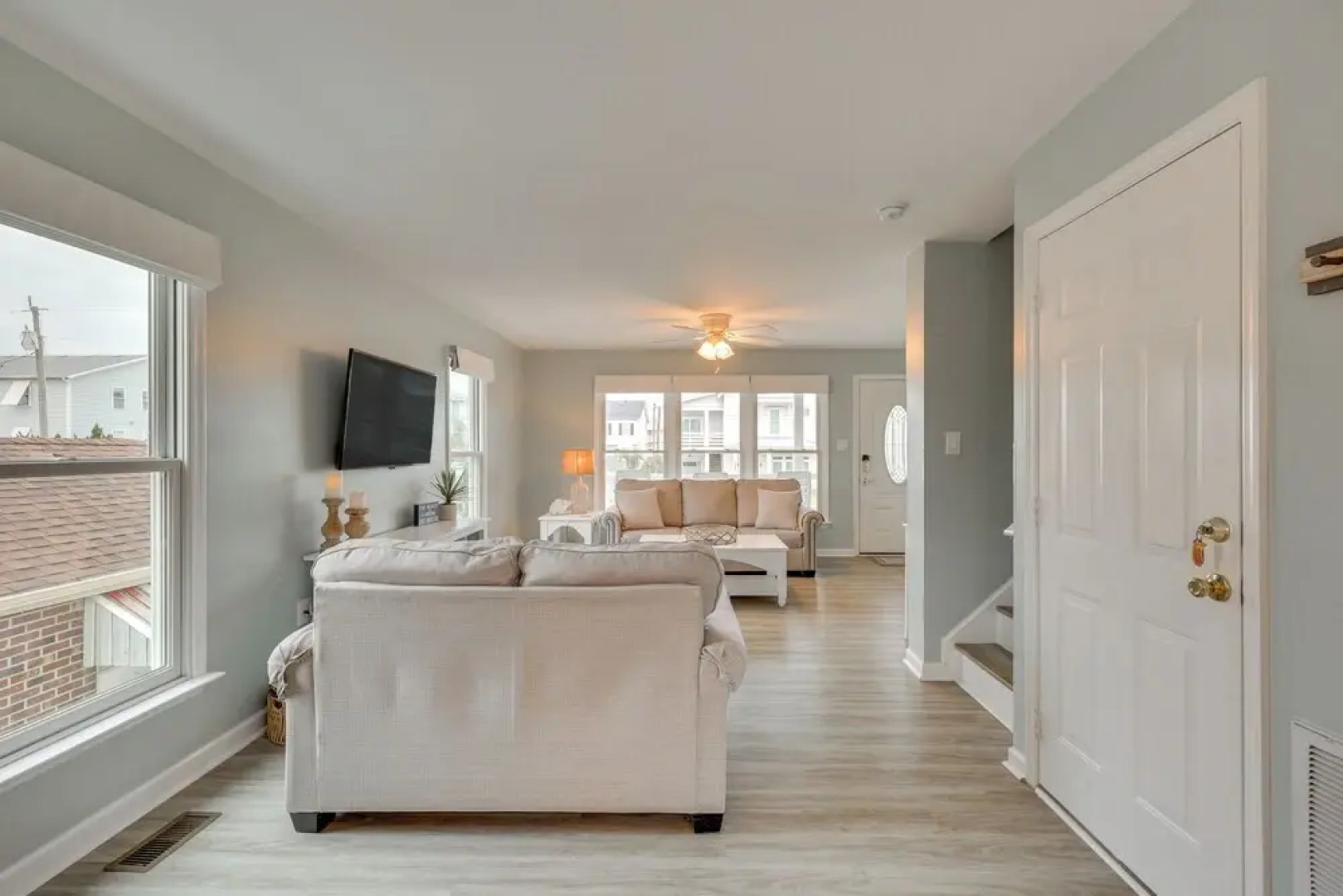 Walk to Shore: Multi-deck Townhome in Kure Beach!