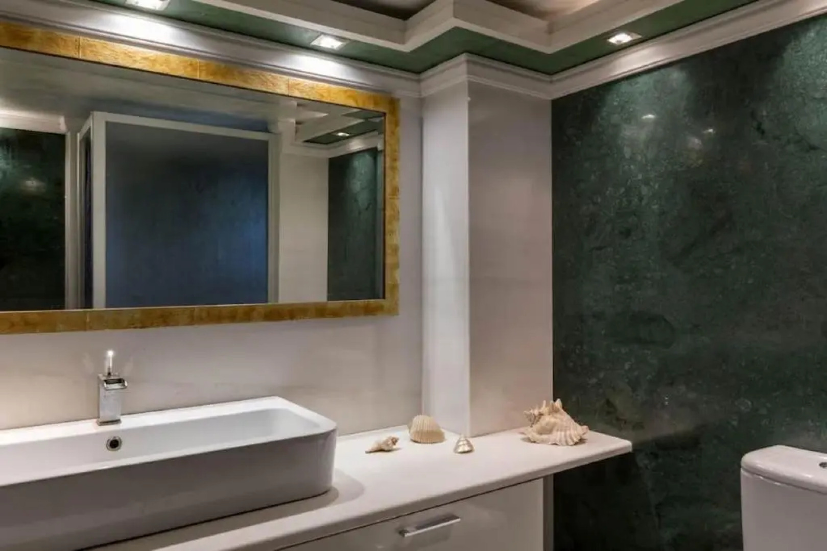 165 sm Penthouse Maisonette Apartment