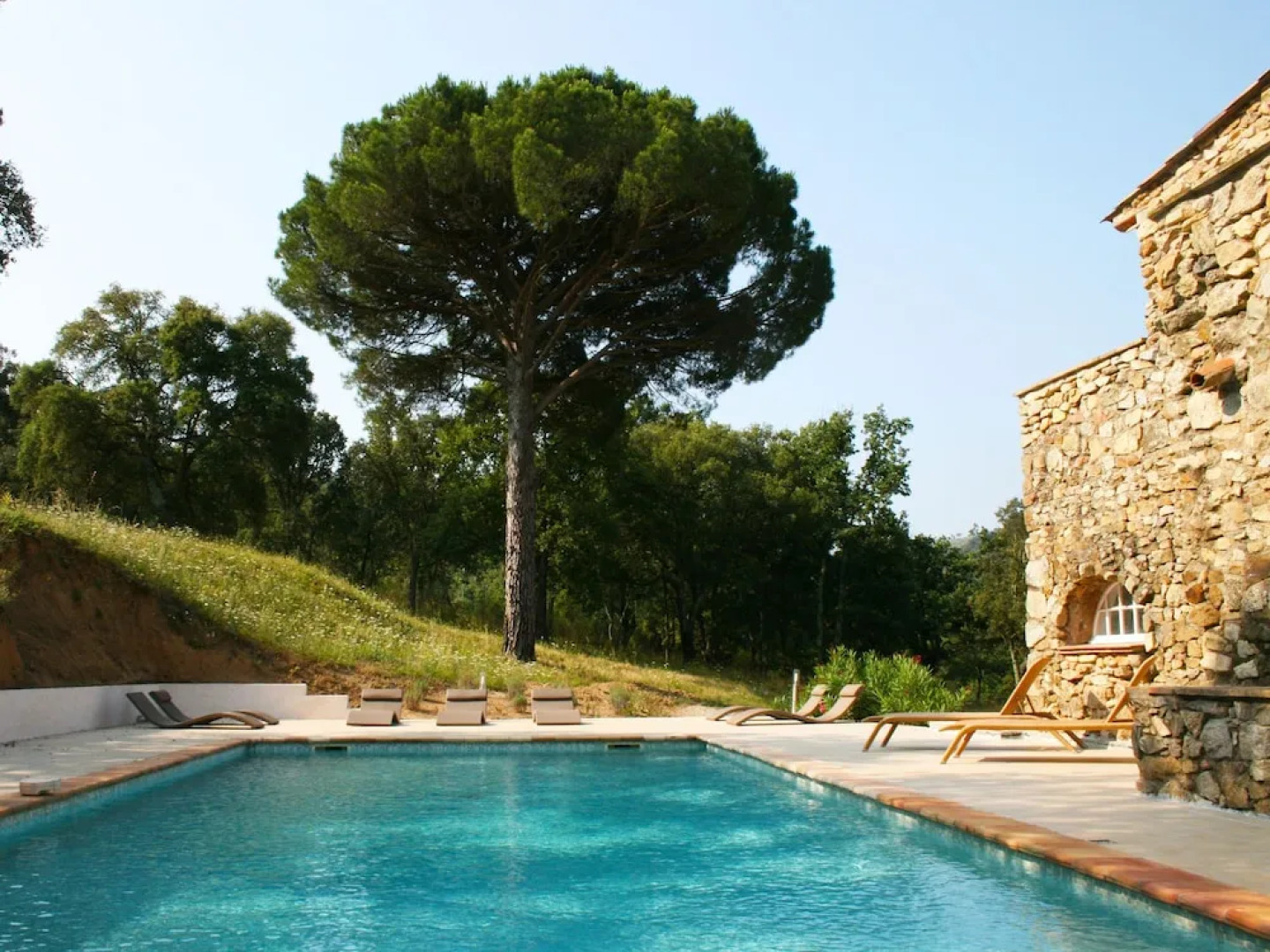 Air Conditioned Apartment in Residence With Heated Swimming Pool Near the Beaches