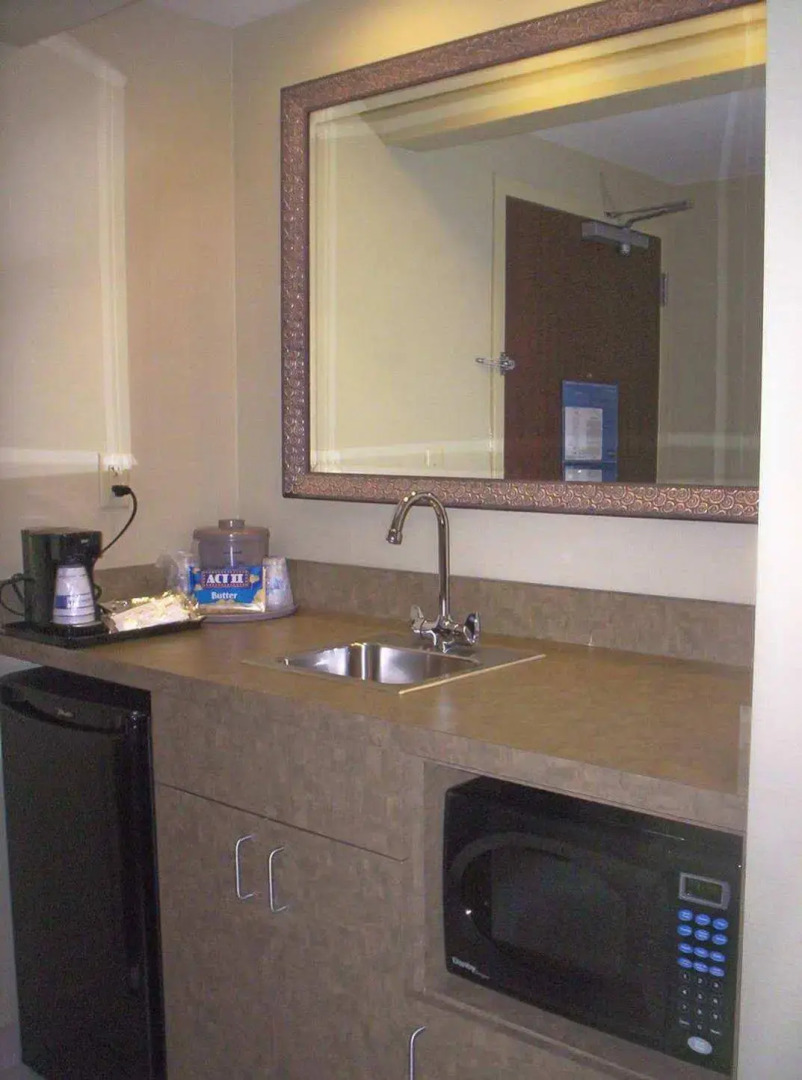 Hampton Inn & Suites Albany Airport