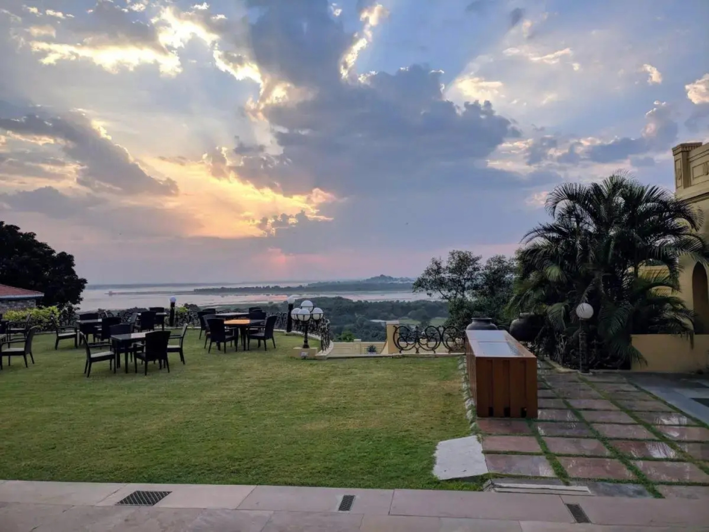 Noor-Us-Sabah Palace