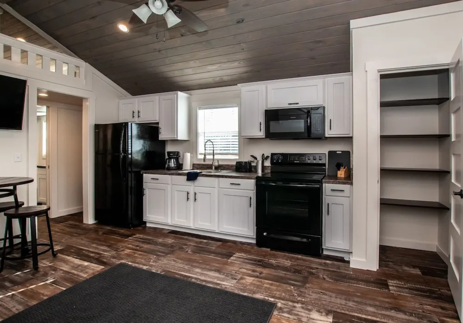 Sunset , River Rocks Landing With 3 Pools! 1 Bedroom Bungalow