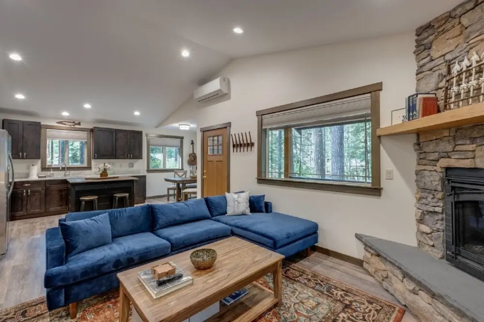 Mt Baker Lodging Cabin 50 - HOT TUB, AC, SLEEPS 4! by MBL