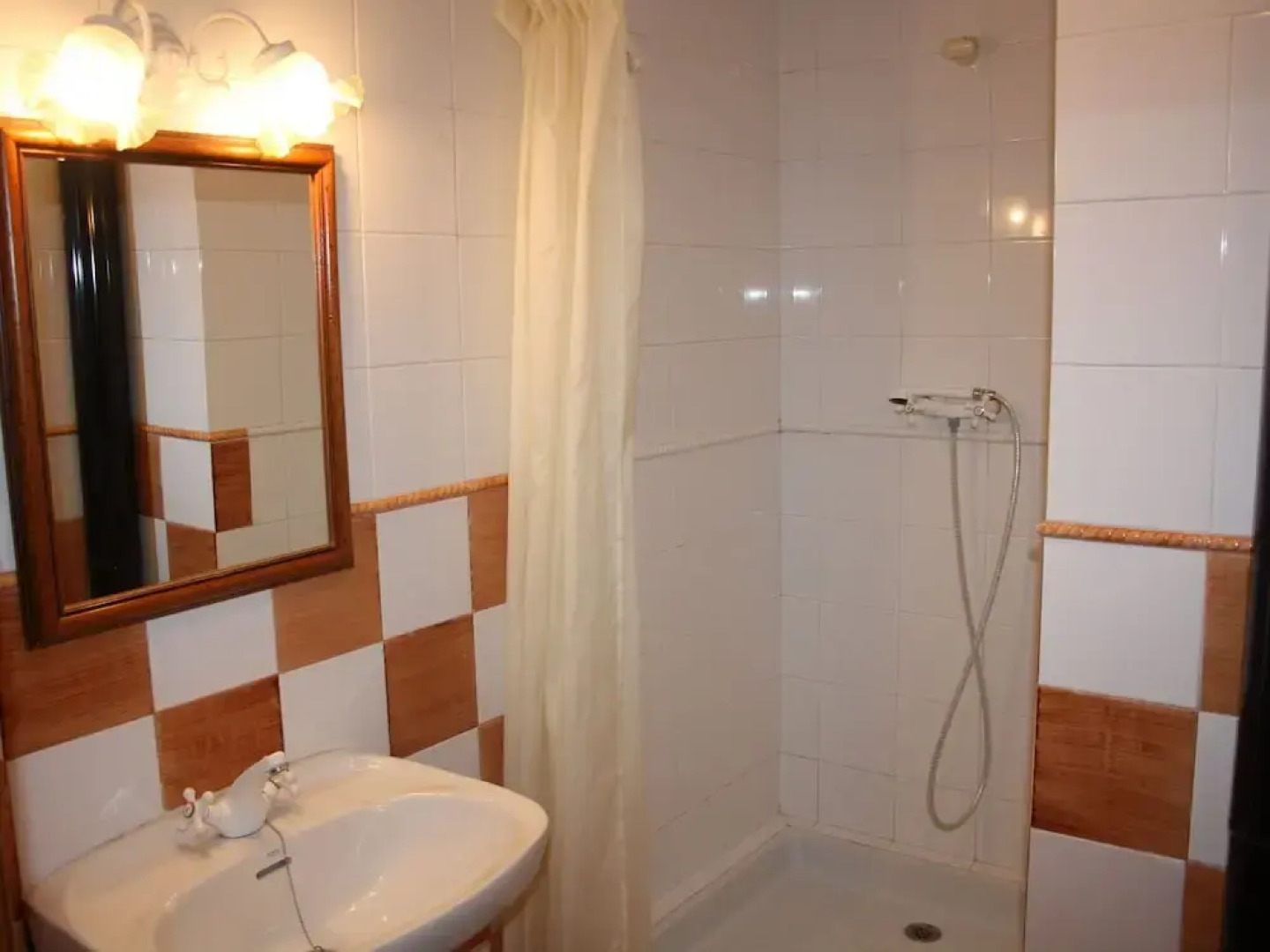 Cozy Cottage in Subirats With Swimming Pool