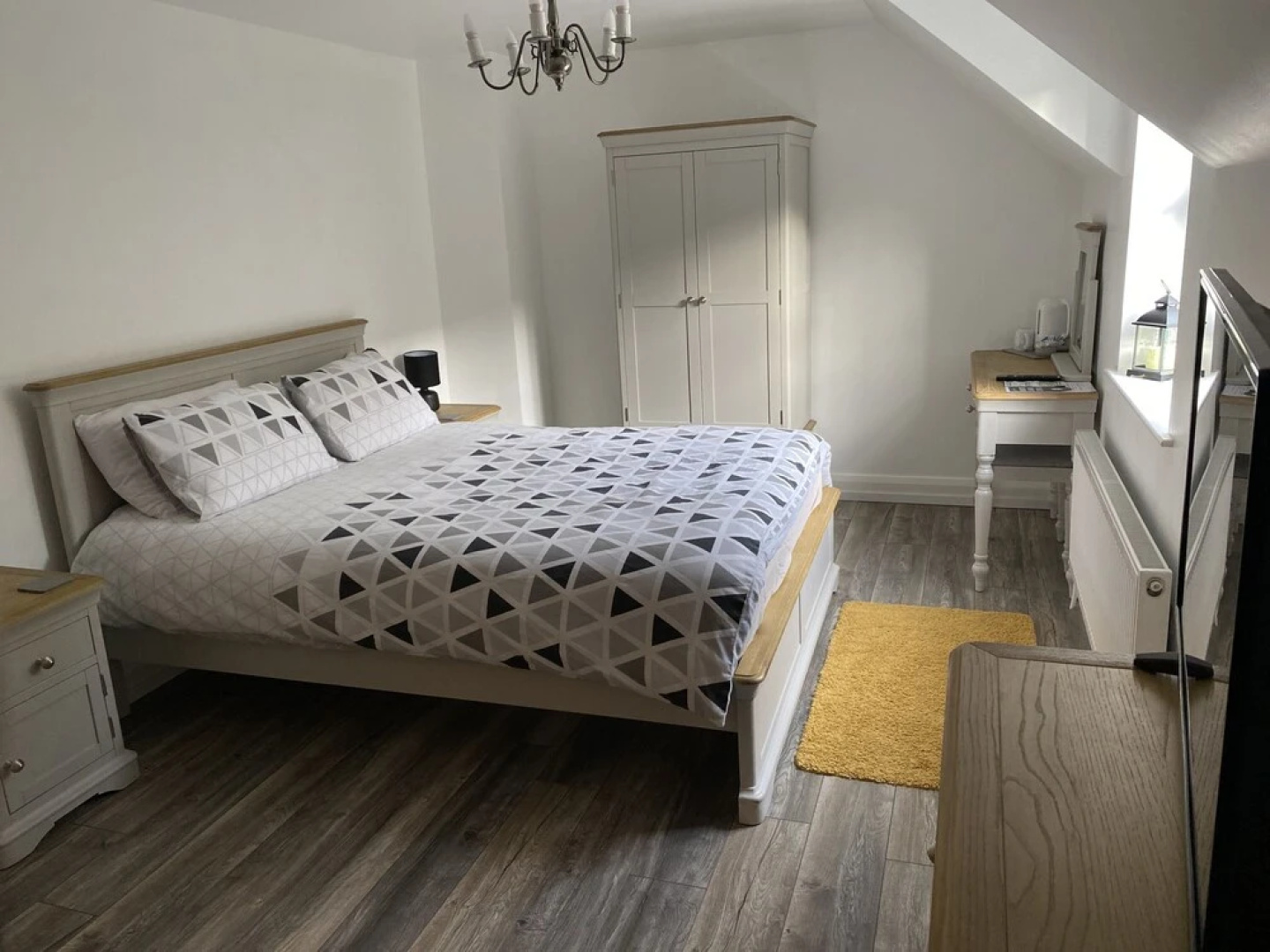 Rostrevor Valley Holiday Park- En-suite Rooms with Hot tub and Private Car Service