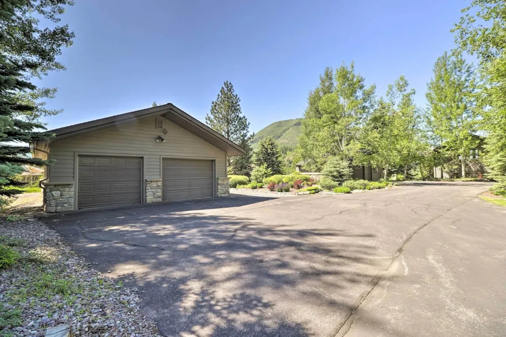 West Glacier Home w/ Majestic Mountain Views!
