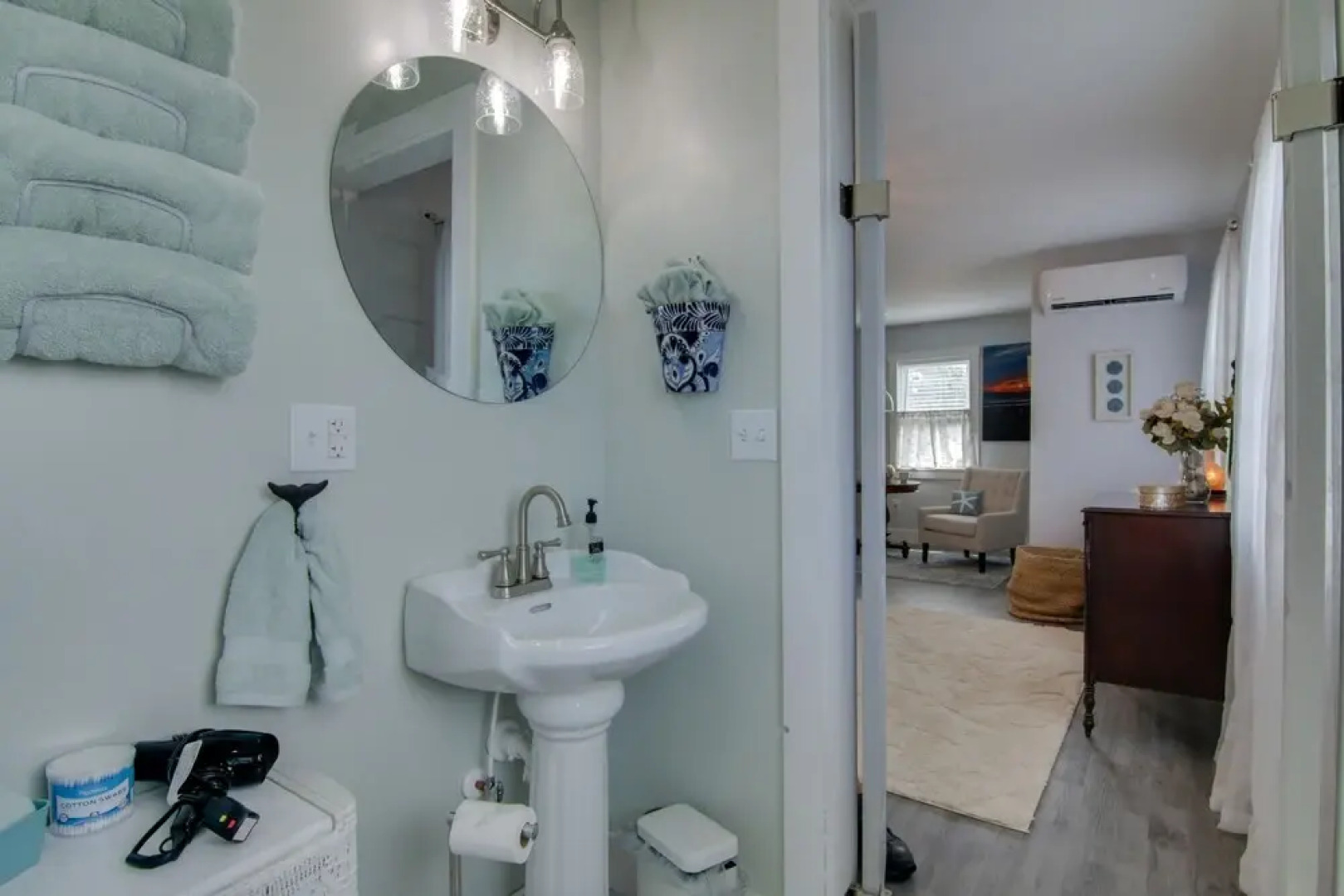 Bayfront Chincoteague Getaway w/ Fire Pit!