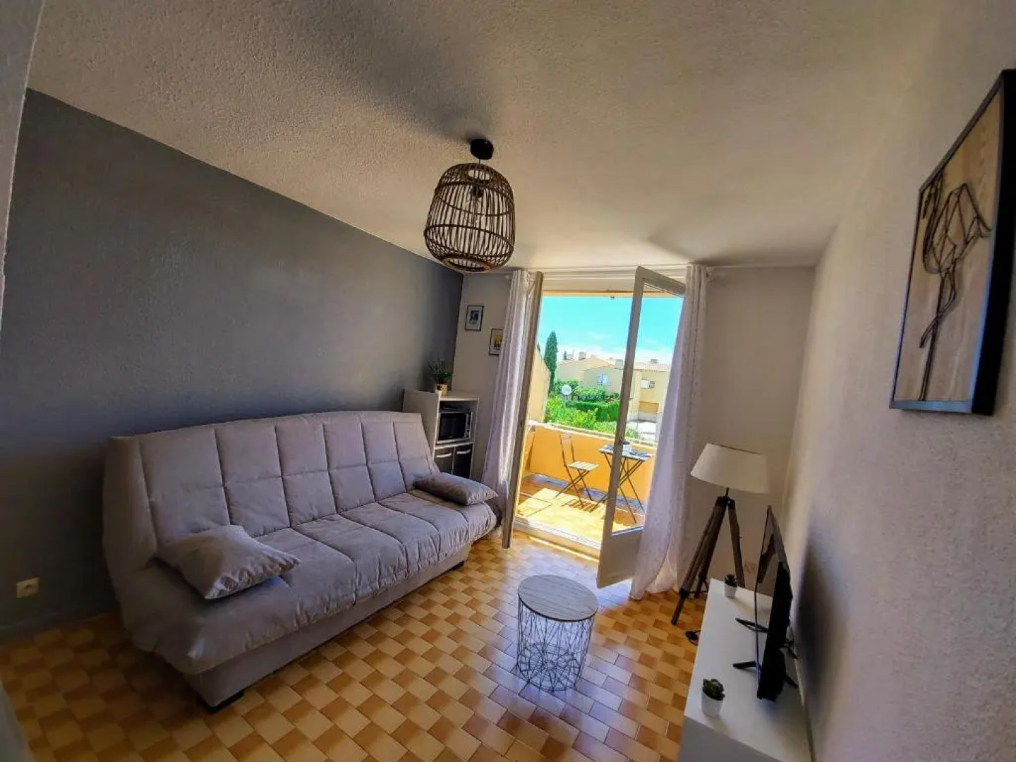 Coquet studio avec belle terrasse