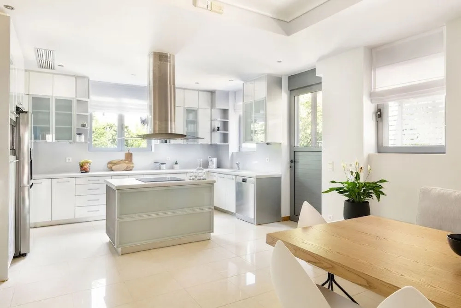 Eos Urban Villa by Upstreet