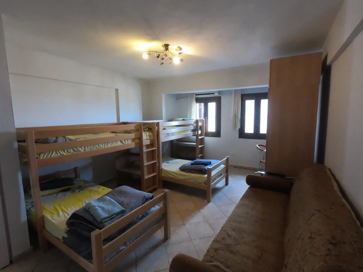 Arabas —  Hostel