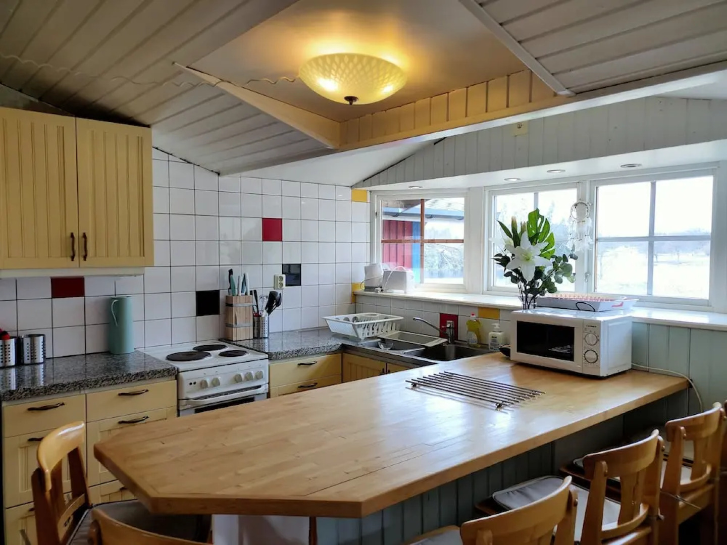Charming 2-bed House at the Lake Close Gustavsfors