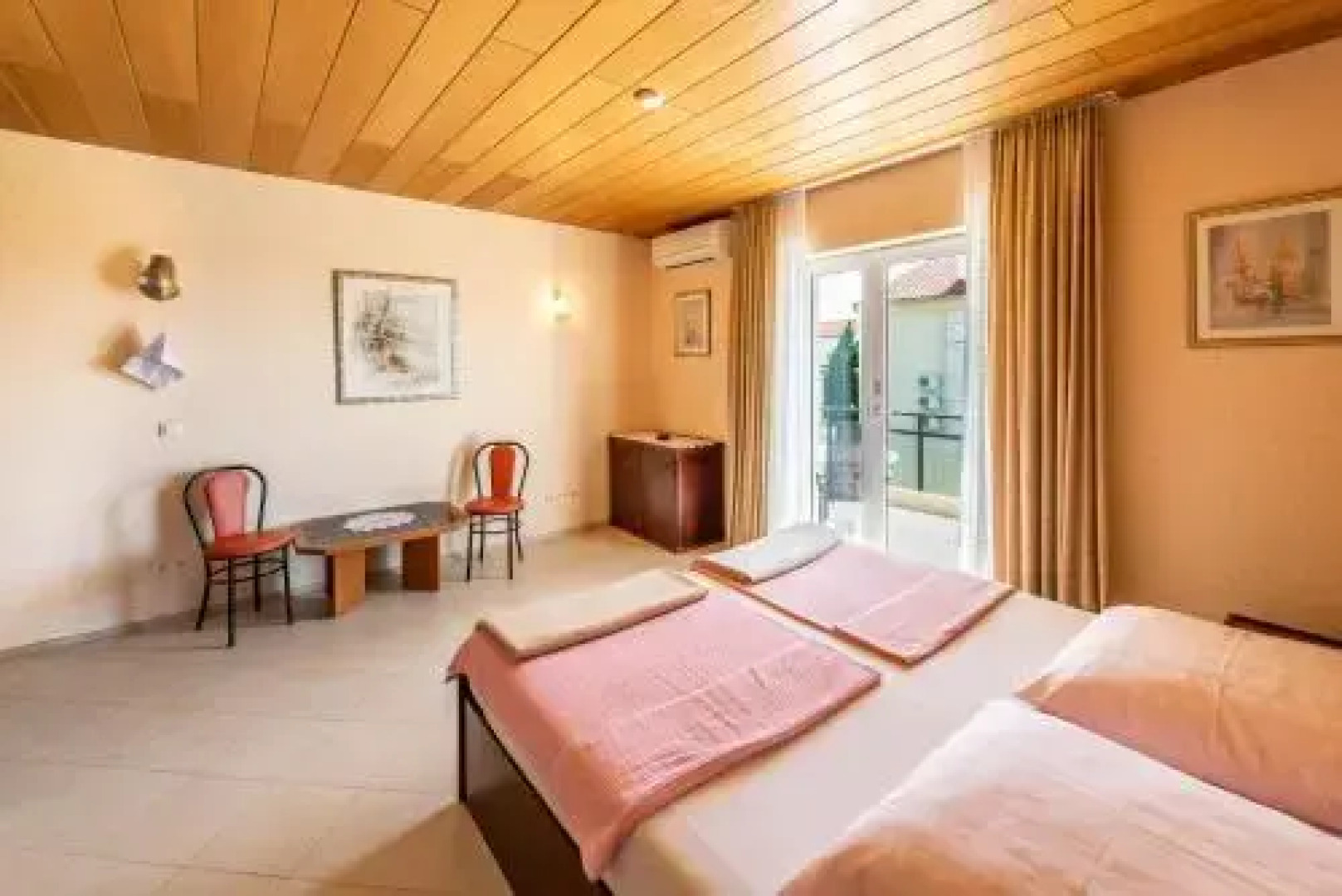 Apartments Villa Maelise