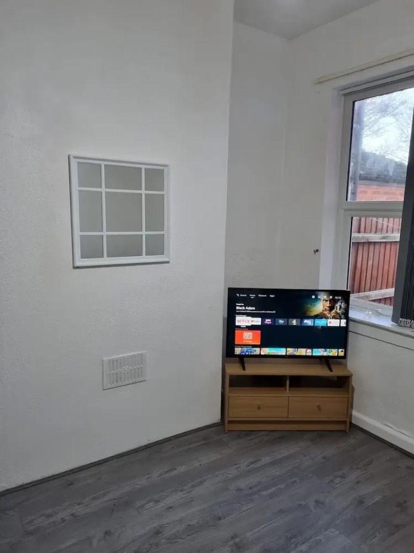 Lovely 2-bed House in Smethwick, Birmingham tn