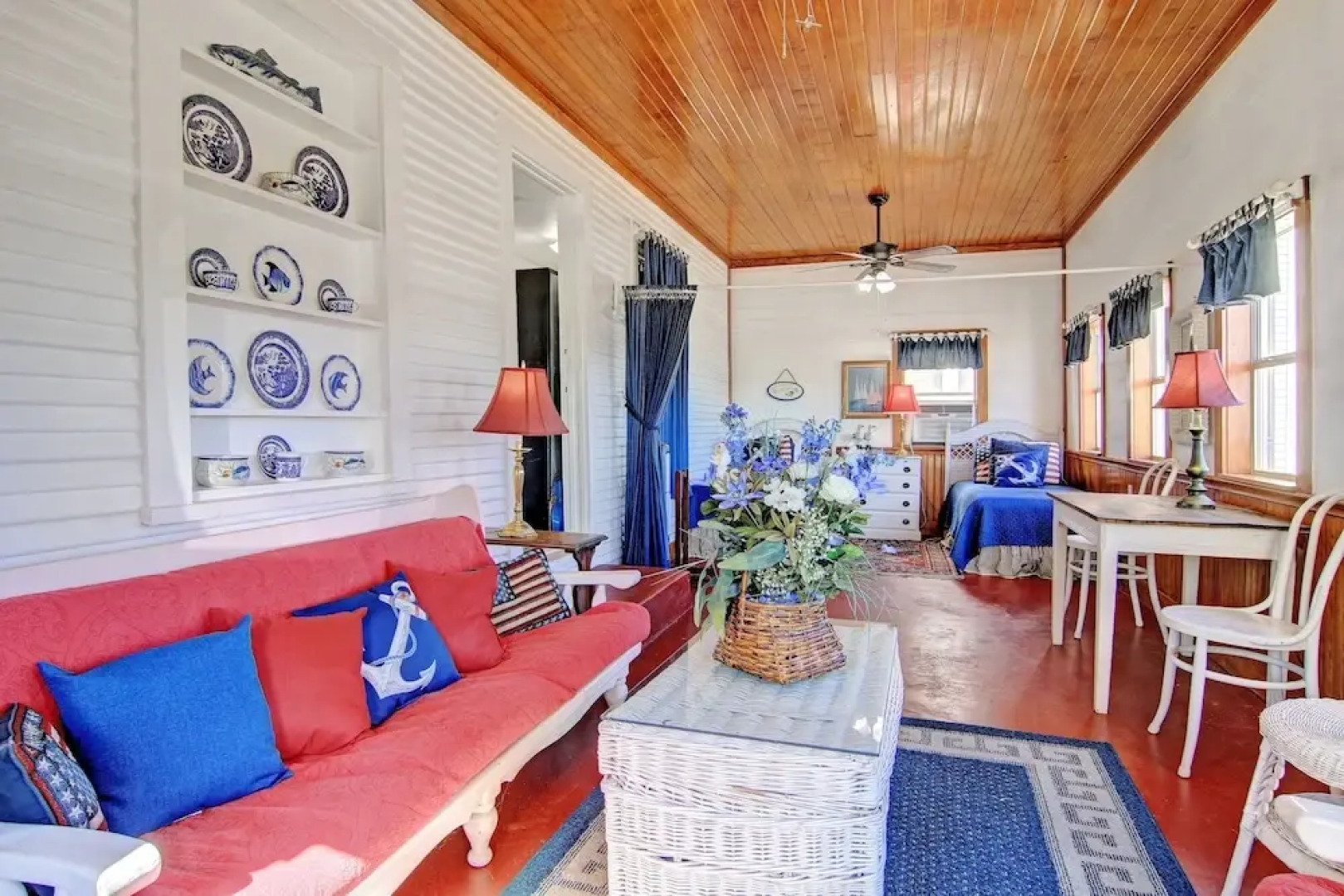 Joys Beach 1 Bedroom Cottage by RedAwning