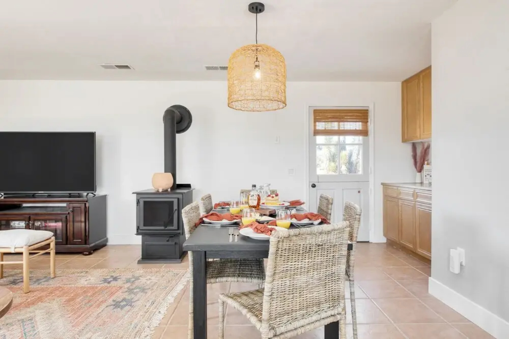 Rhythm by Avantstay Stunning Home w/ Pool, Hot Tub & Sweeping Views