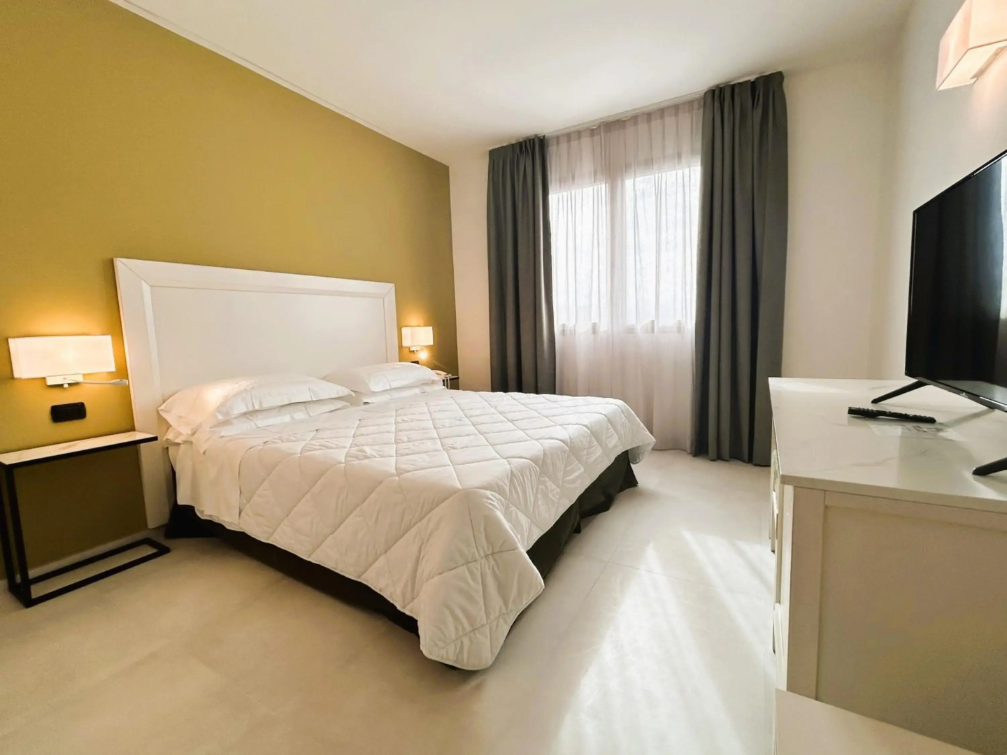 Hotel For You