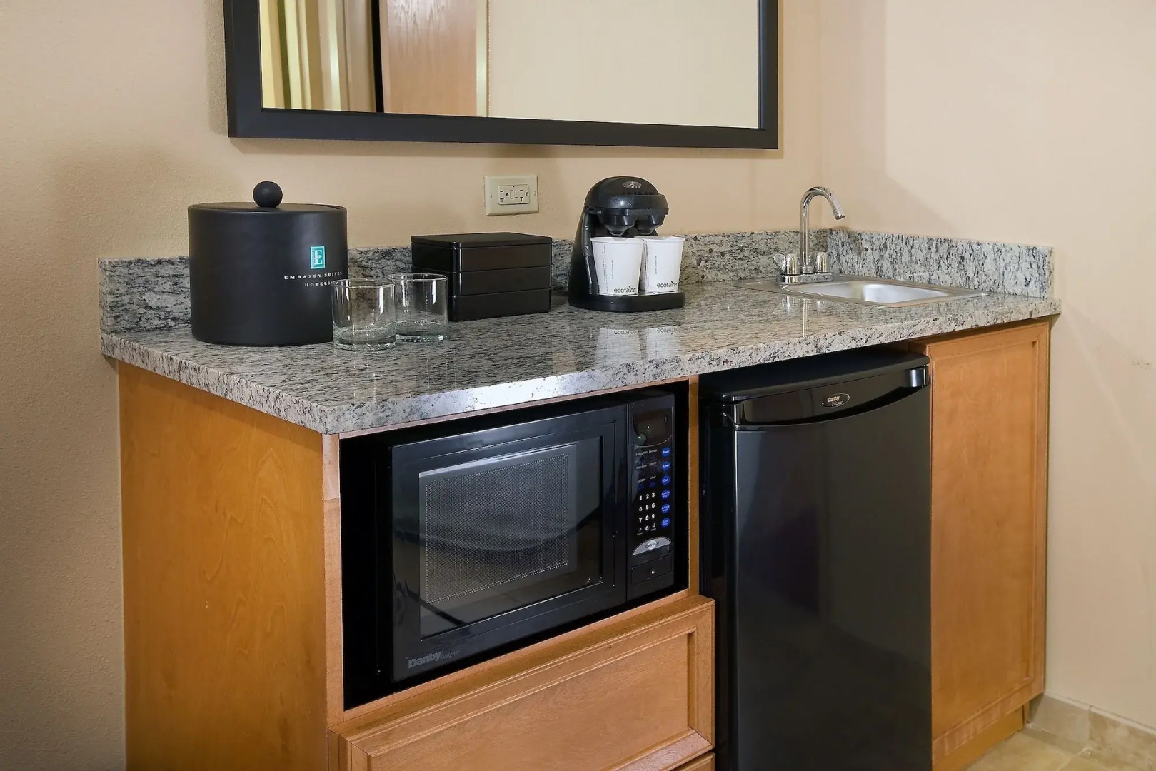 Embassy Suites by Hilton Kansas City International Airport