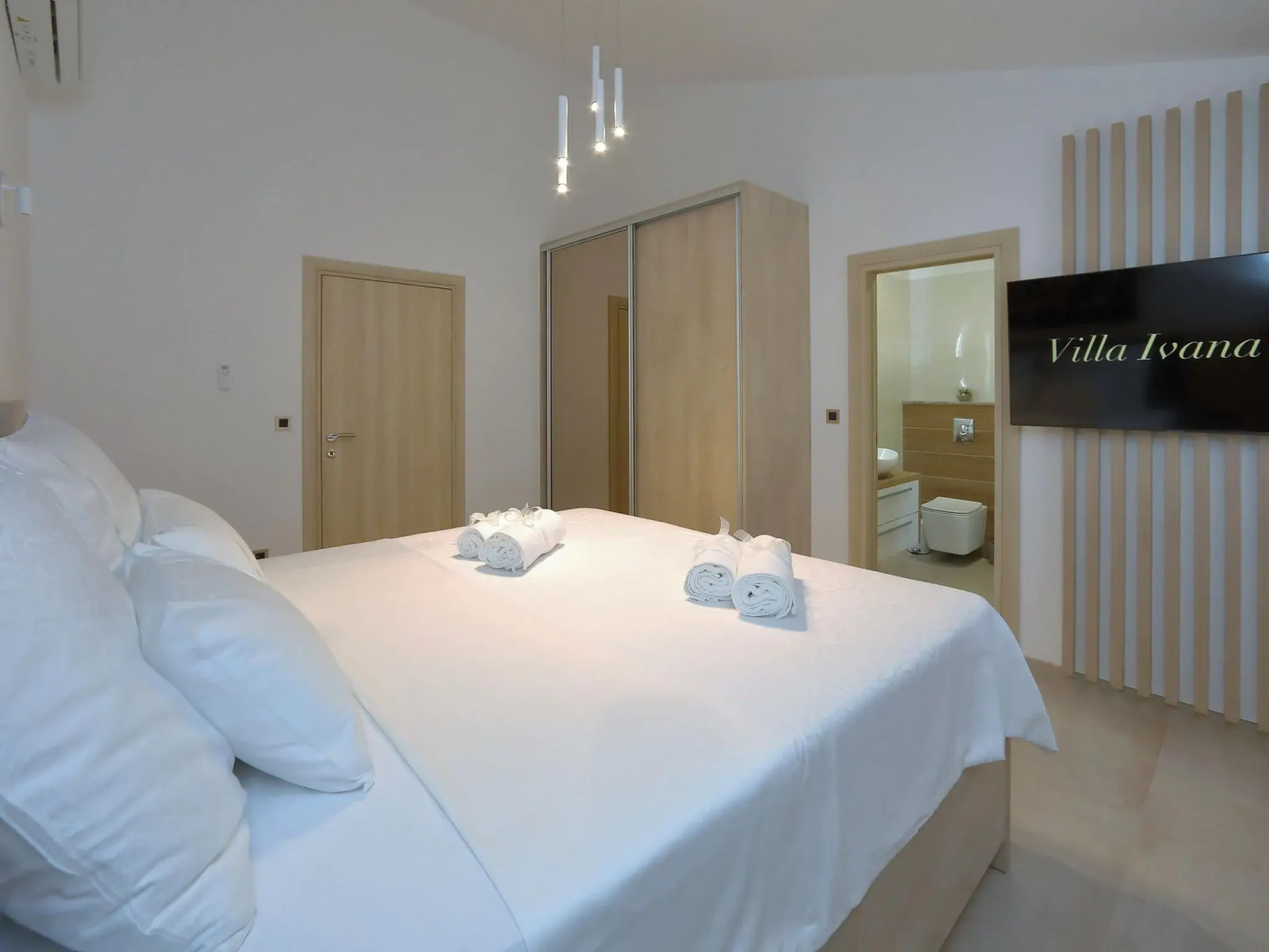 Amazing villa with pool and sea view surrounded by nature