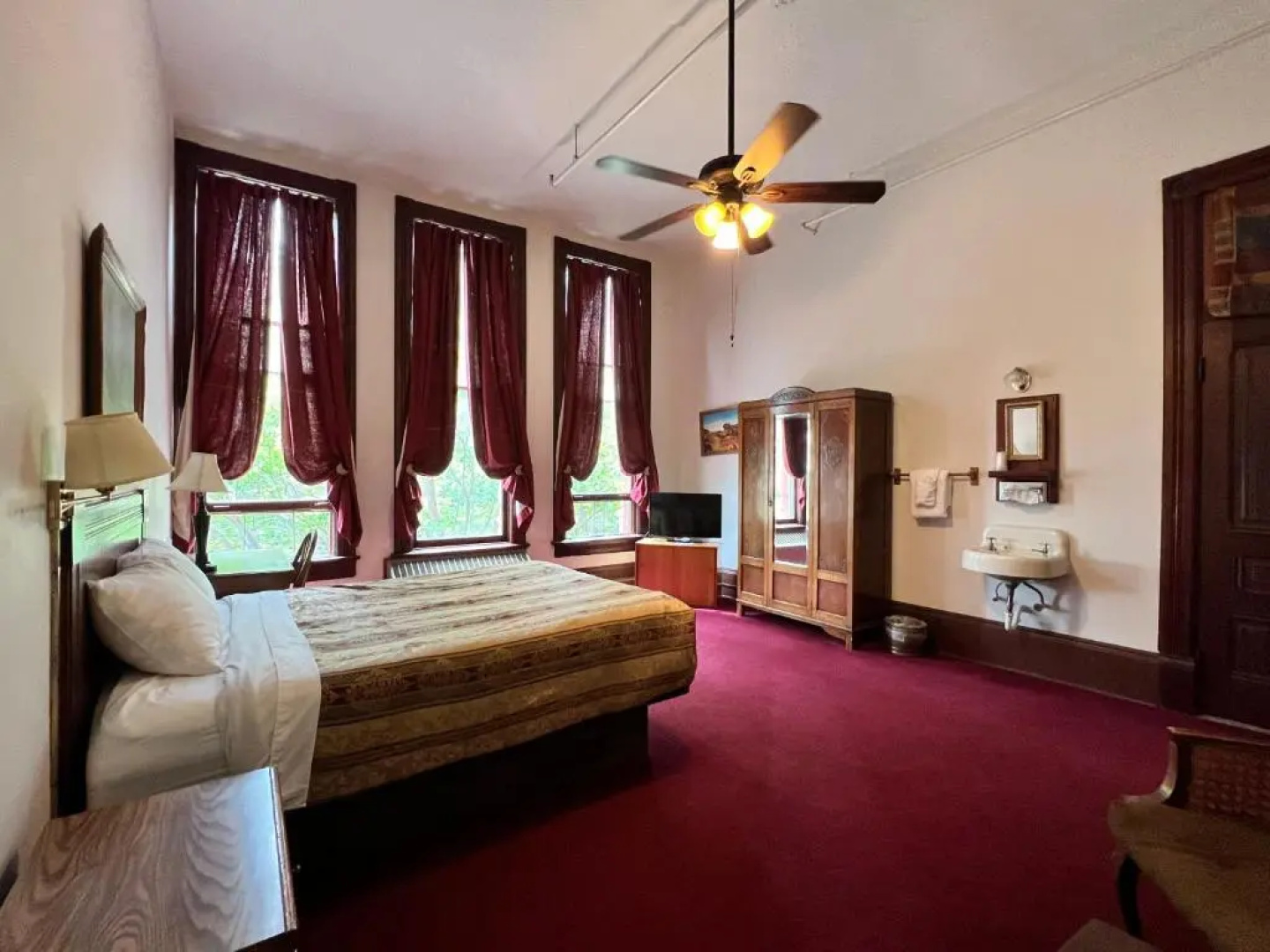 The Monarch Hotel