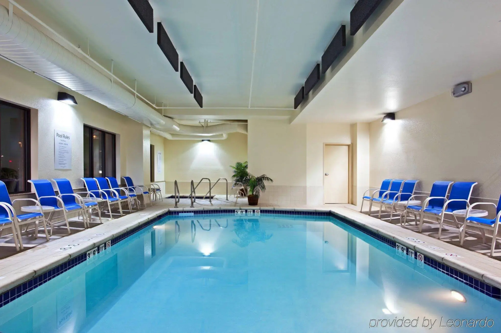 Holiday Inn Express & Suites Chicago West - O'Hare Arpt Area by IHG