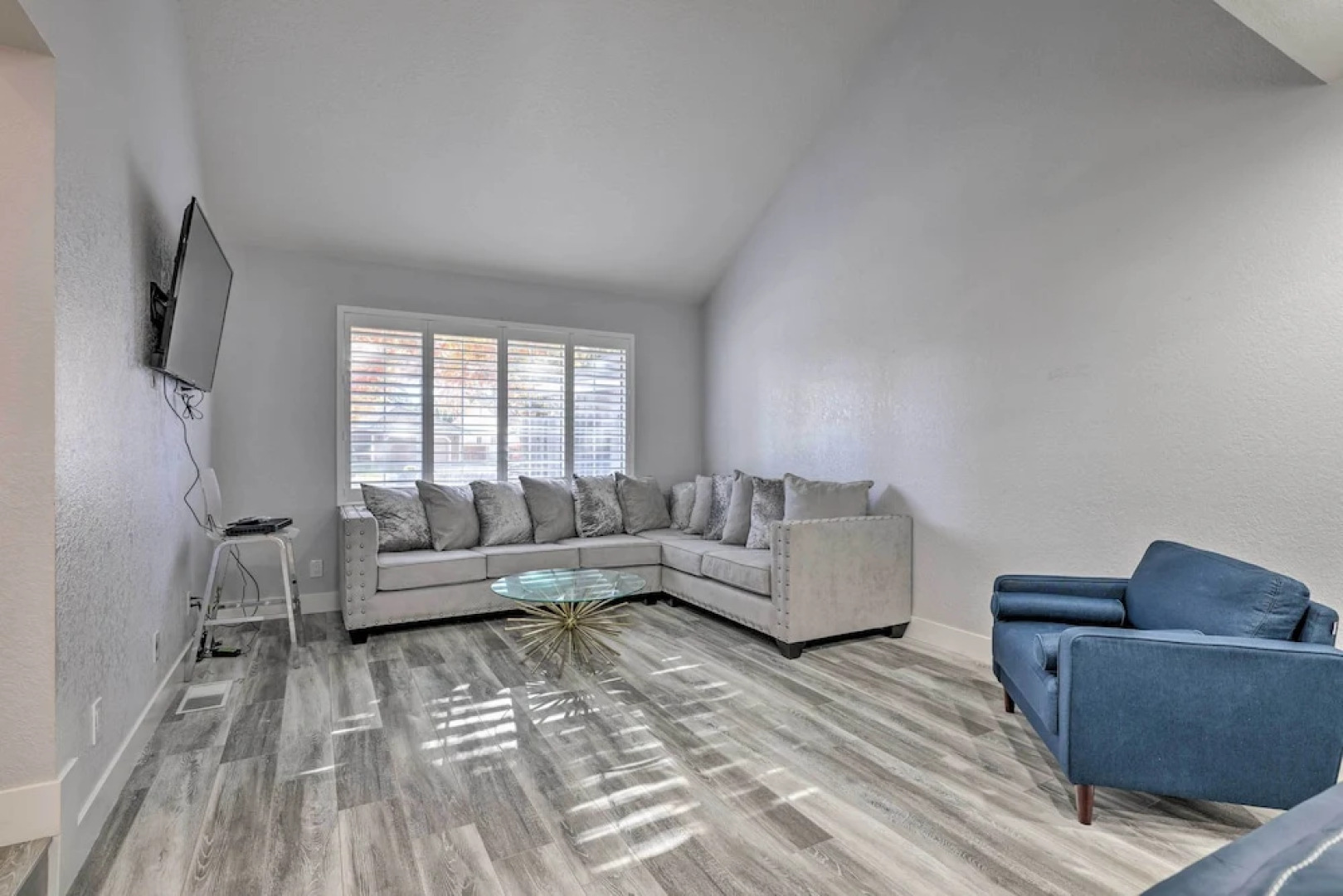 Modesto Home w/ Deck - 2 Mi to Vintage Faire Mall