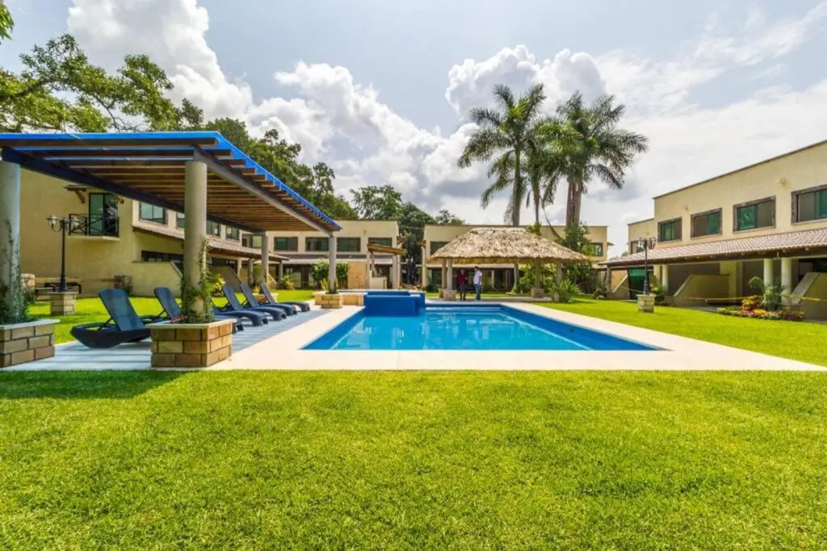 Amazing House with Jacuzzi, BBQ, Pool, Rooftop+