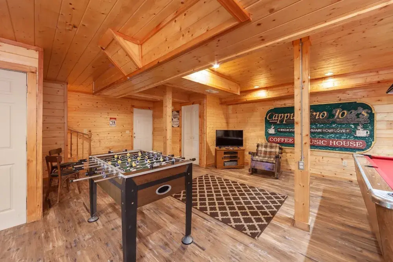 Mountain Serenity 2 Bedroom Cabin by RedAwning