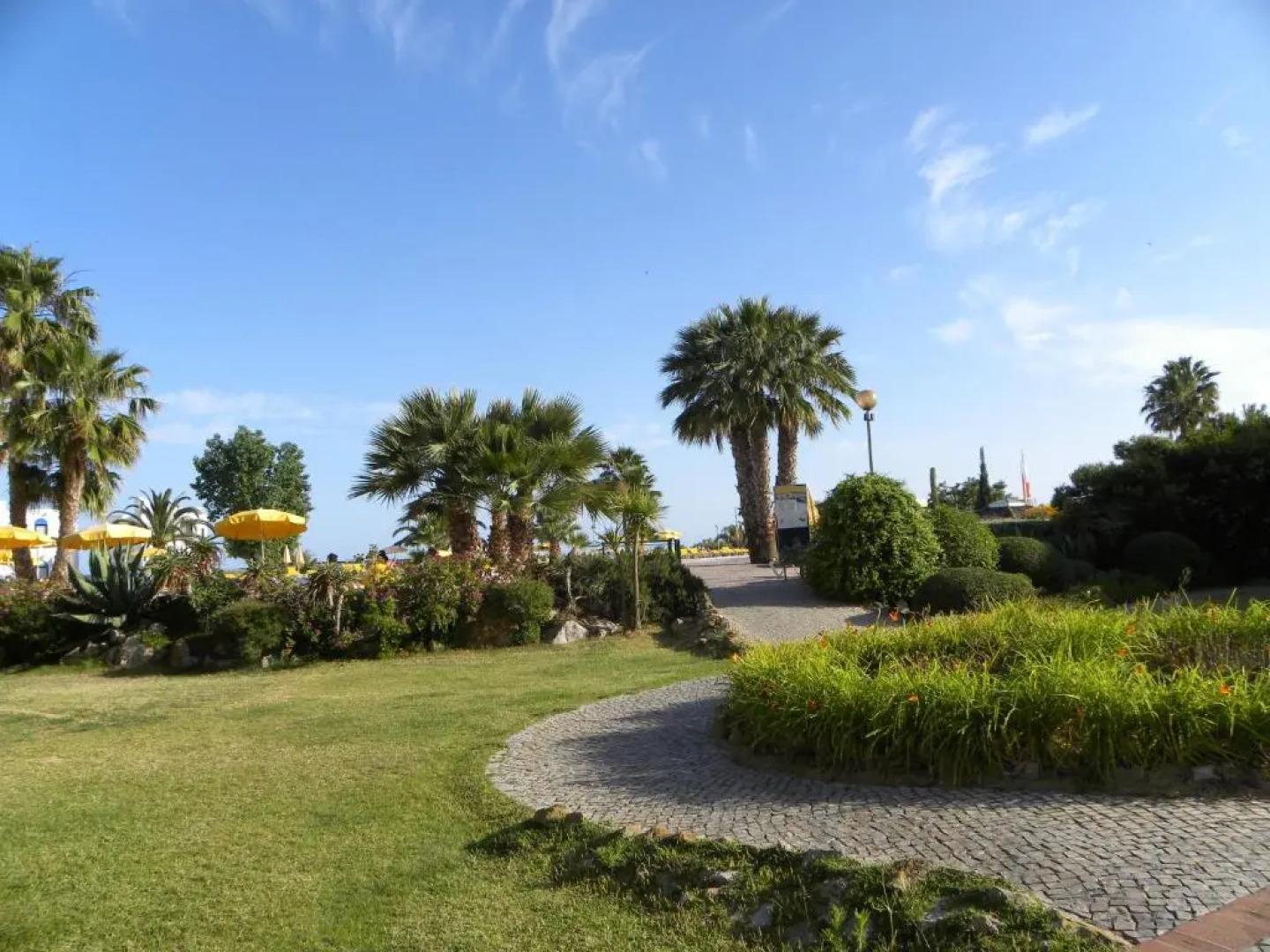 Cabanas Gold By Beach Rentals