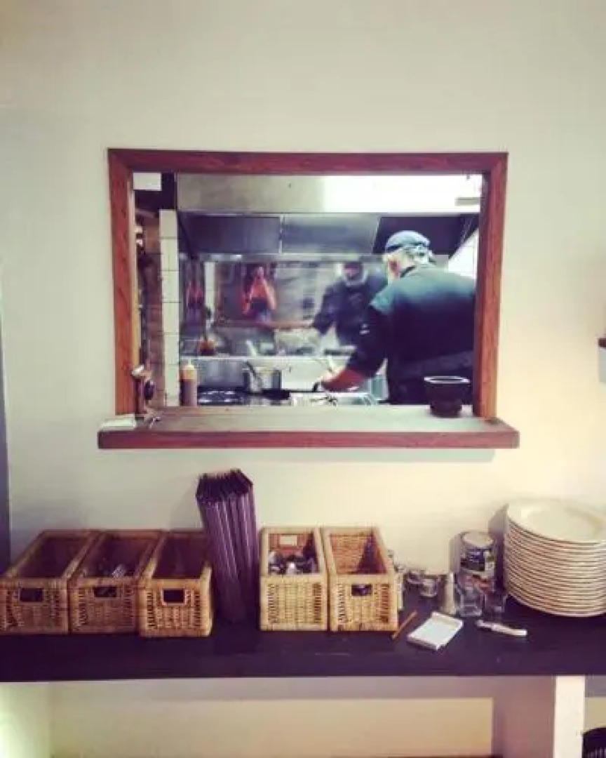 Les Tables De La Fontaine