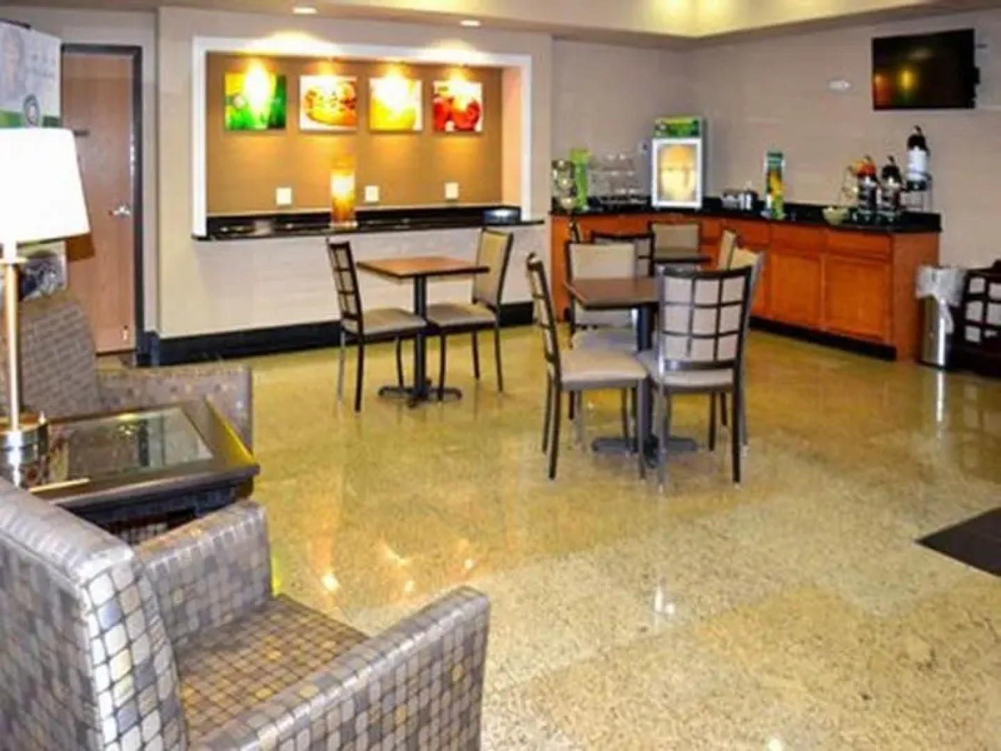 Stratus Suites - Boutique Hotel