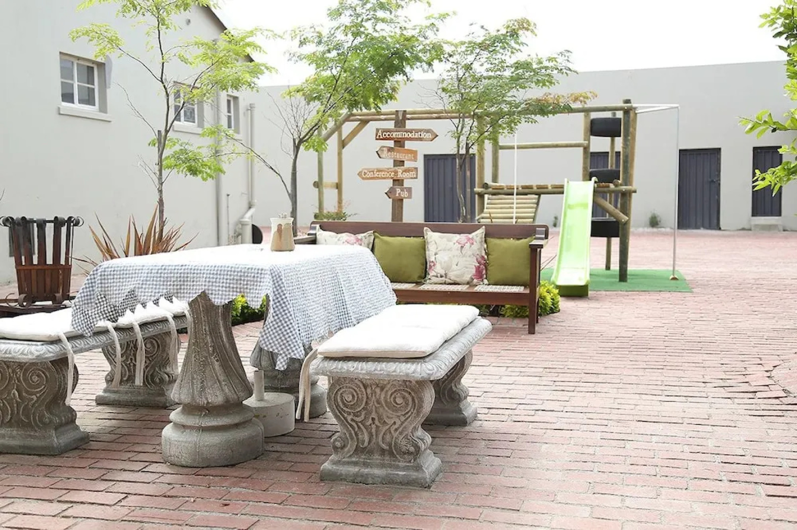 The Hamlet Country Lodge