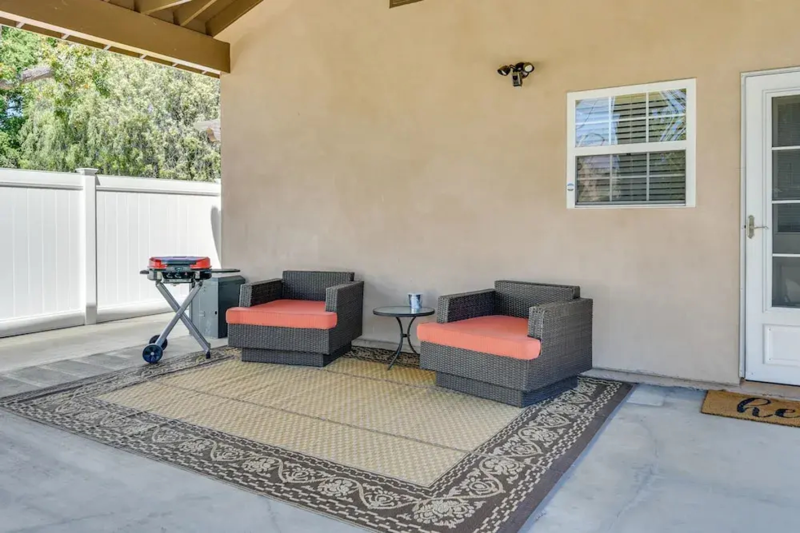 Luxe Pasadena Casita w/ Fireplace & Grill