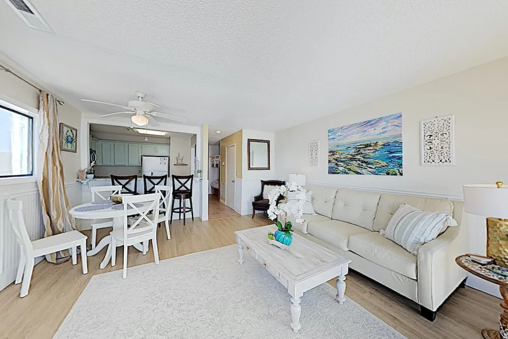 New Listing! Oceanfront W/ Balcony & Pool 1 Bedroom Condo